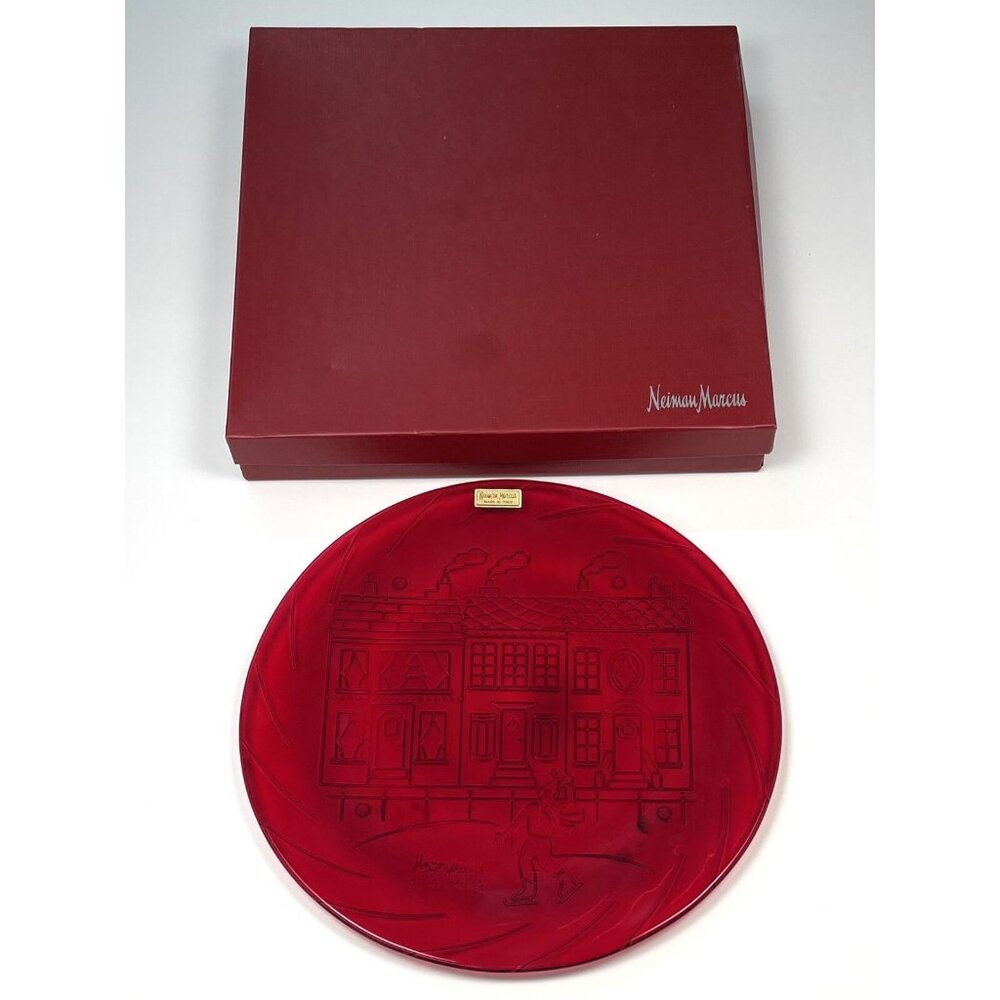 2002 NEIMAN MARCUS 12.5" Round Red Glass PLATTER Plate Ice Skating Christmas Box